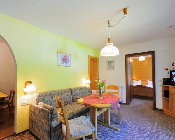 Haus Raetikon Apartment *